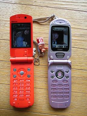 P504i vs P902iS